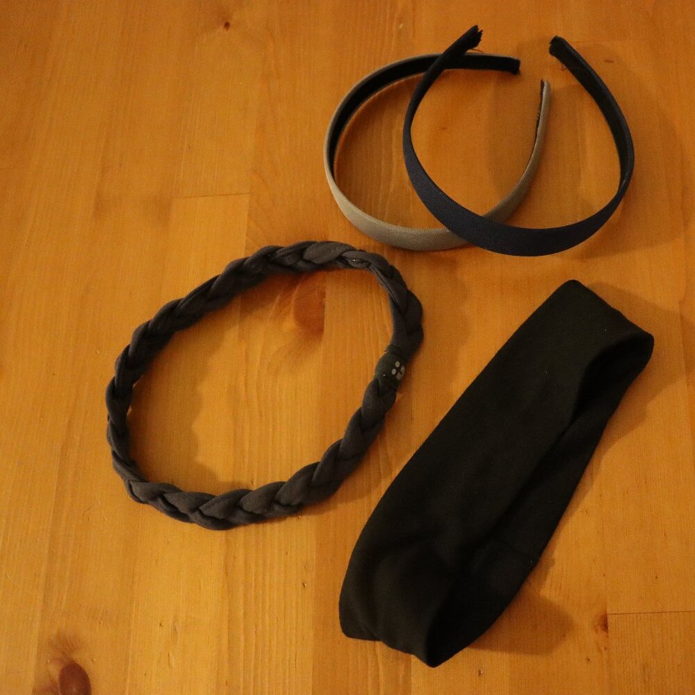 4 pack of headbands, lightly used, great condition. Navy and grey
